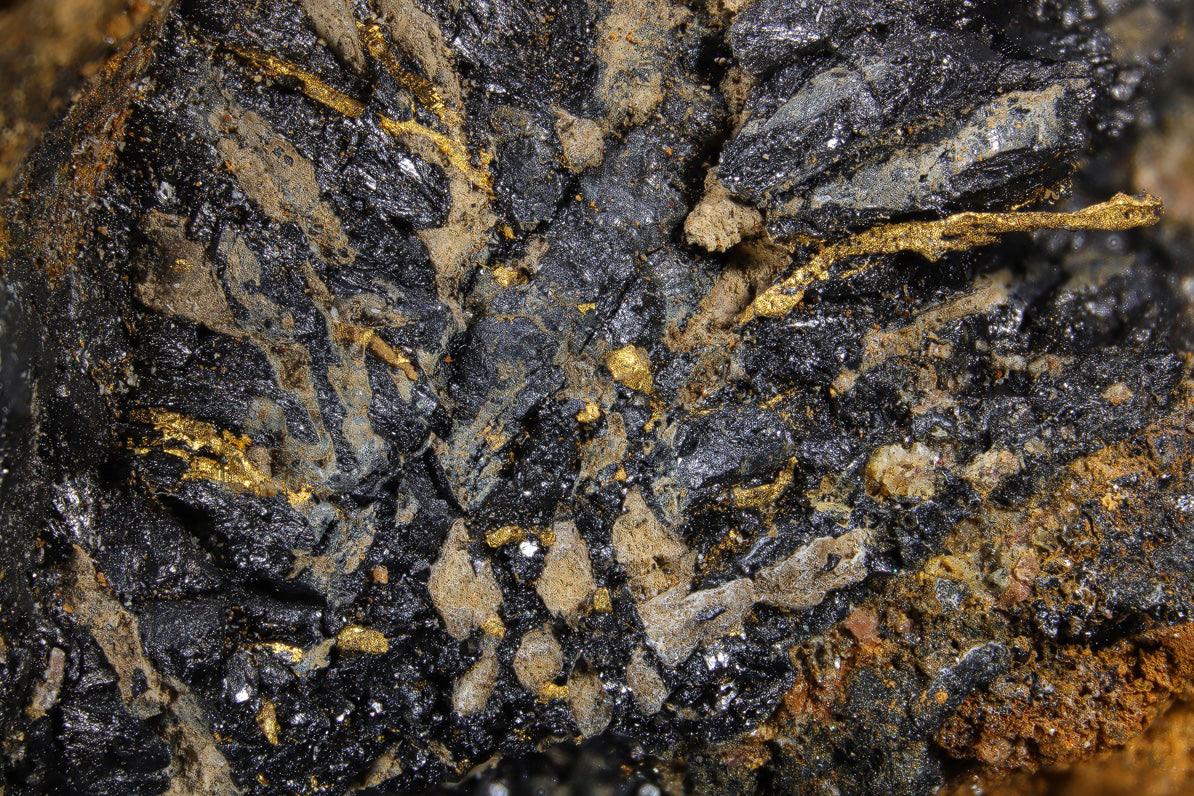 Native Gold in Uraninite