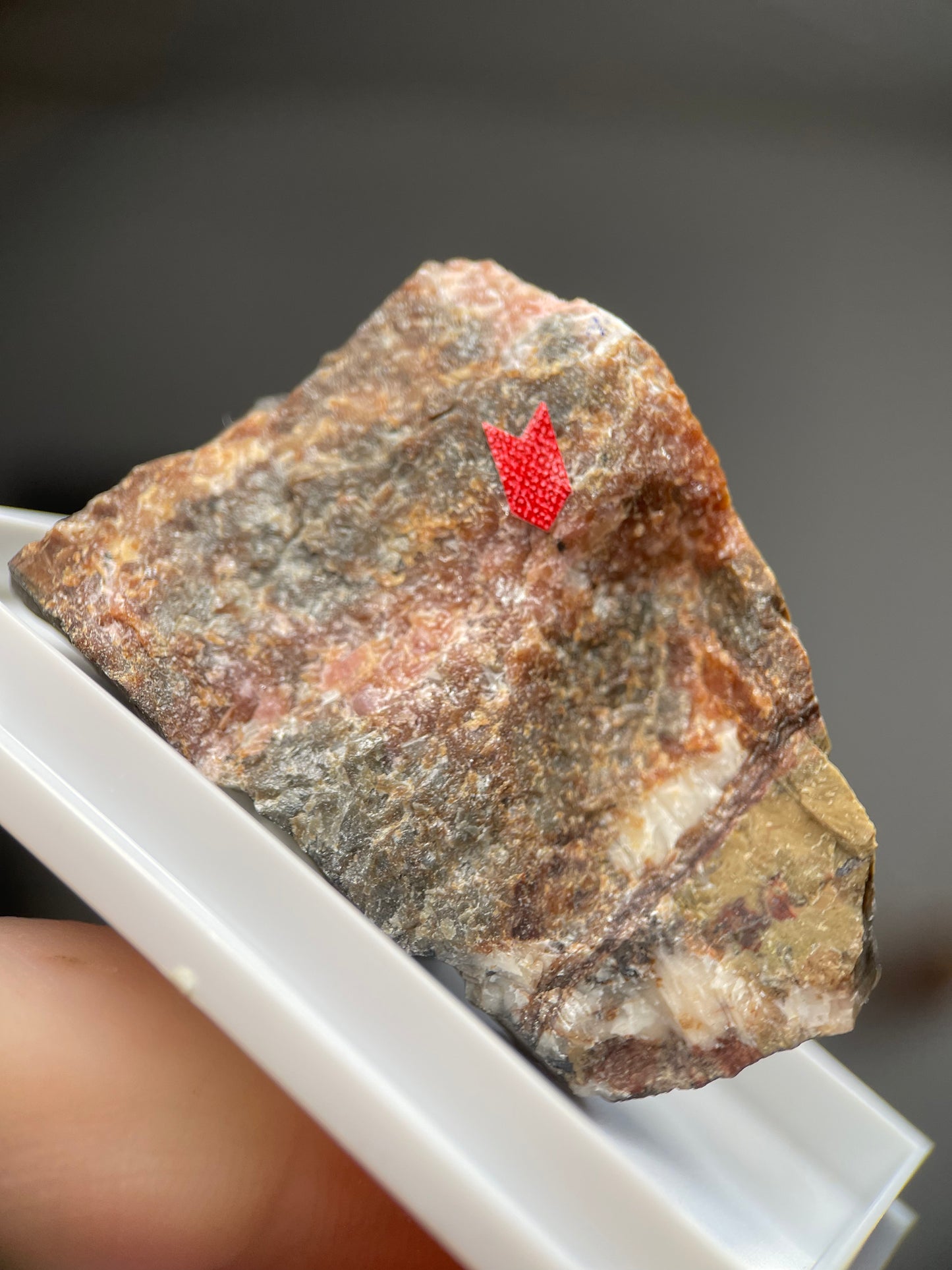 Ferriakasakaite-(Ce)