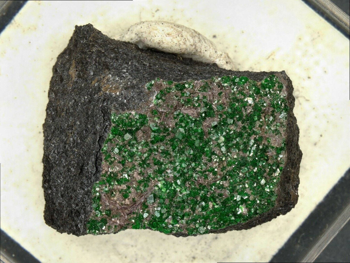 Schuiskit Uvarovit Sarany Ural Russische Föderation