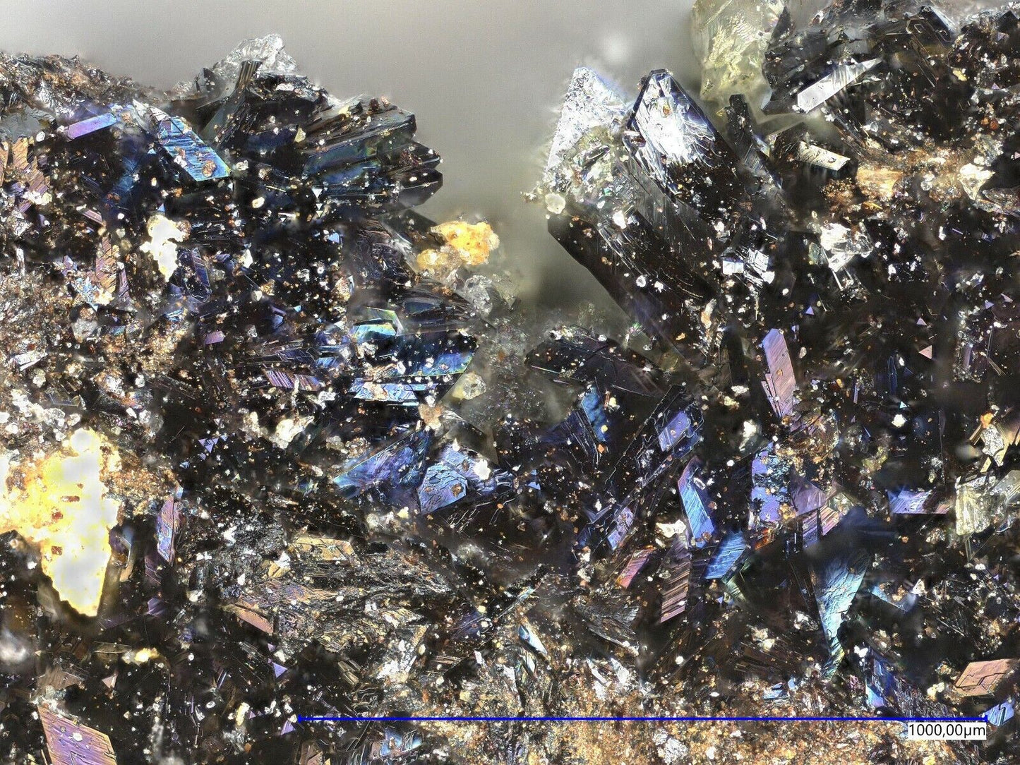 Schneiderhöhnite Urucum Claim, Galileia, Minas Gerais, Brasilien Raman & EDS