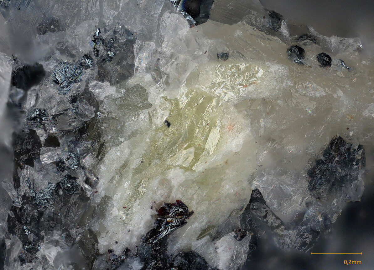 Sahlinite Langban, Filipstad, Sweden EDS & Raman no 408