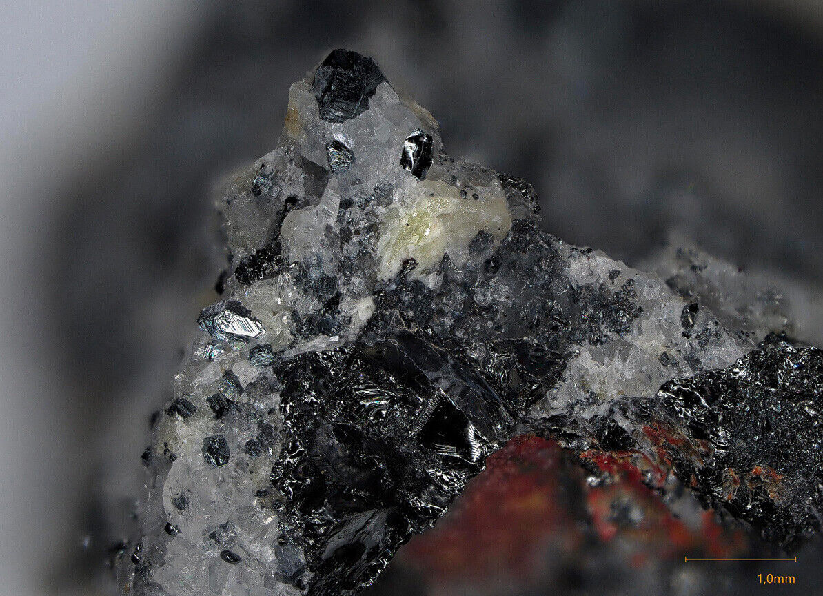 Sahlinite Langban, Filipstad, Sweden EDS & Raman no 408