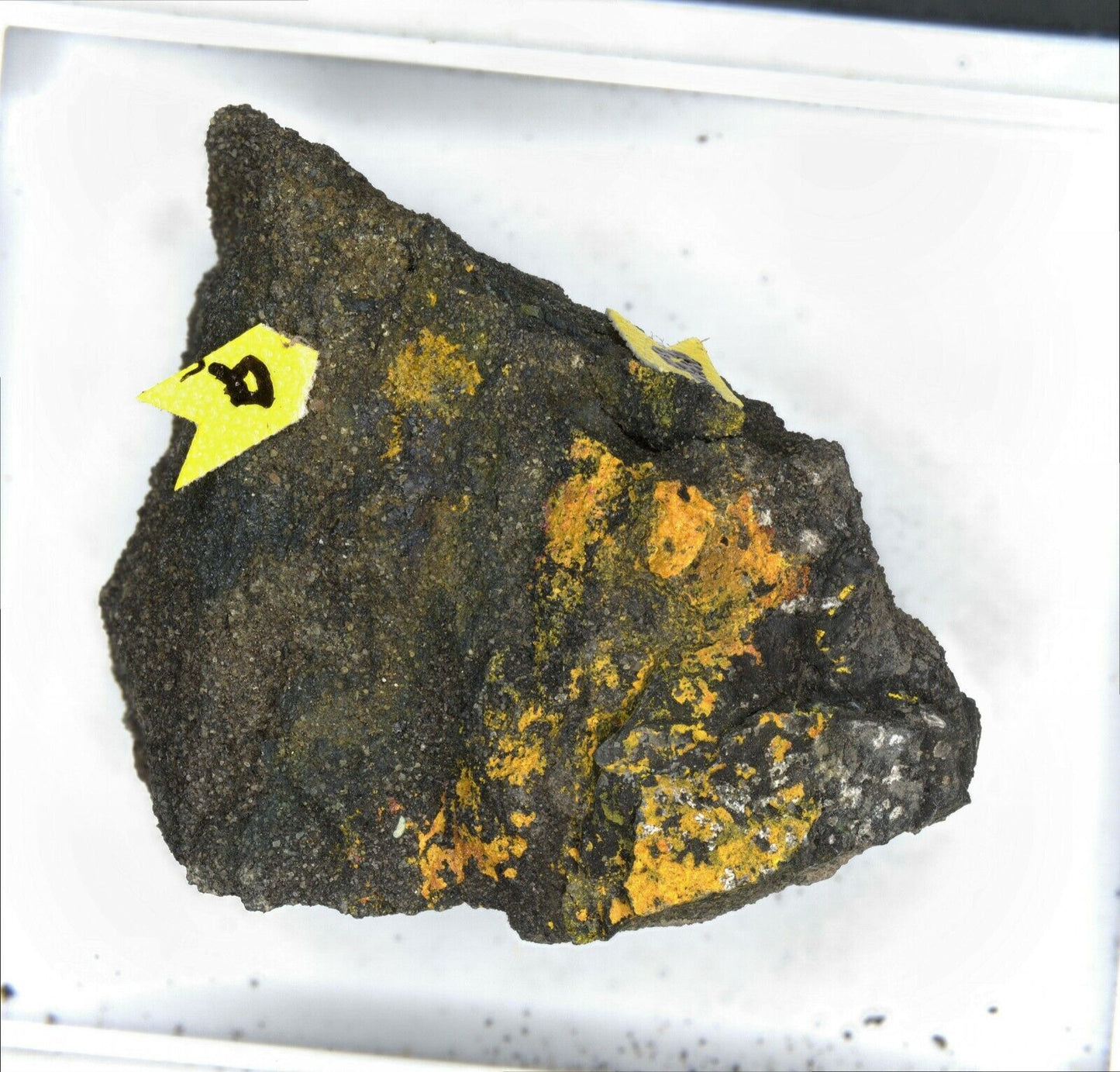 Kokinosite & Hughesite Little Eva mine, Utah, USA EDX untersucht