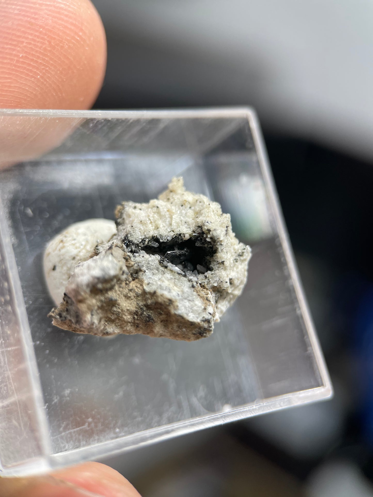 Allanite-(Ce)