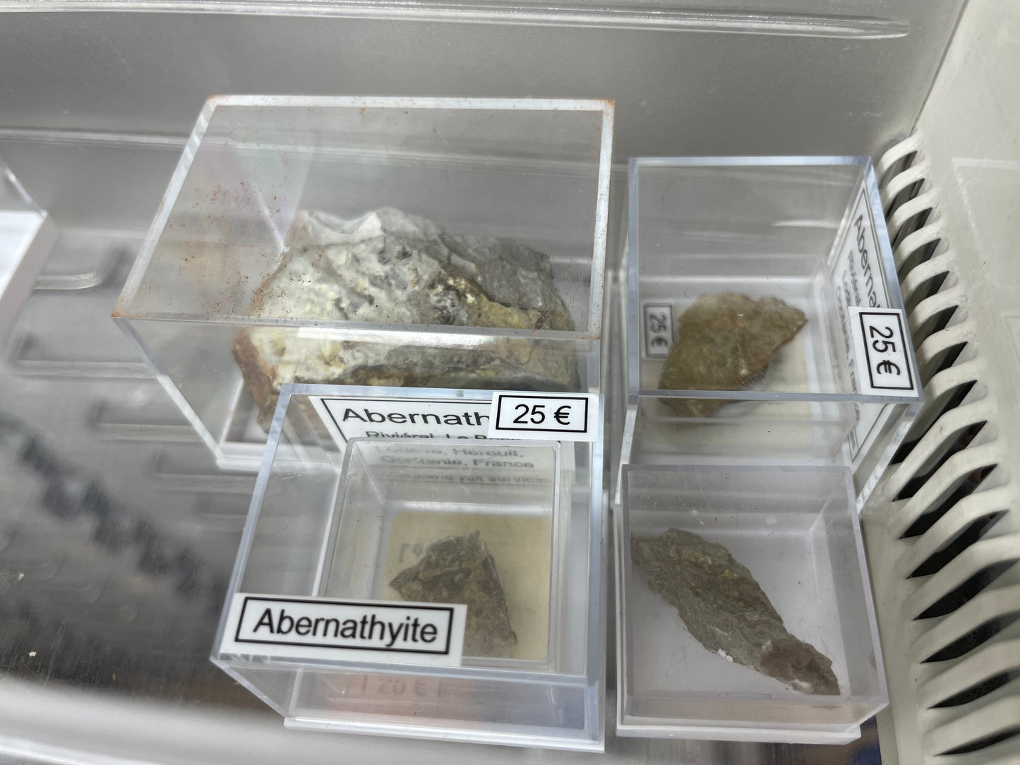 Abernathyite