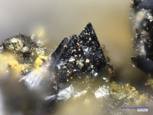 Schneiderhöhnit Urucum Claim, Galileia, Minas Gerais, Brasilien Raman & EDX