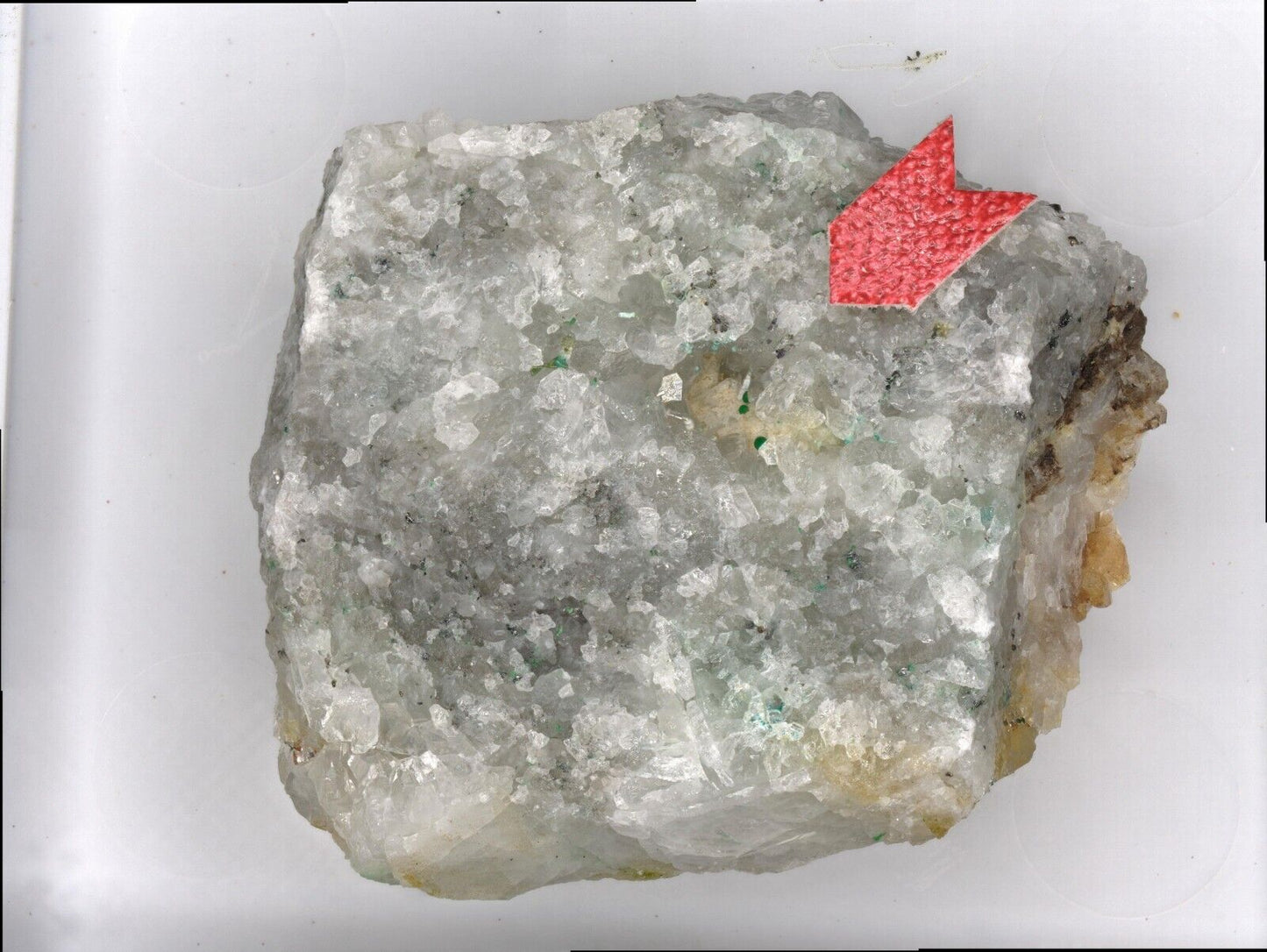 Eurekadumpite in cavities of quartz from the North Star mine, Utah, USA